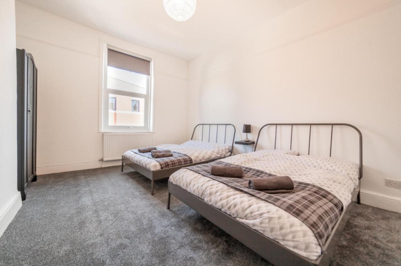Peaky Blinders Apartment 5 Min Walk To Blackpool Tower Sleeps Up To 14 エクステリア 写真