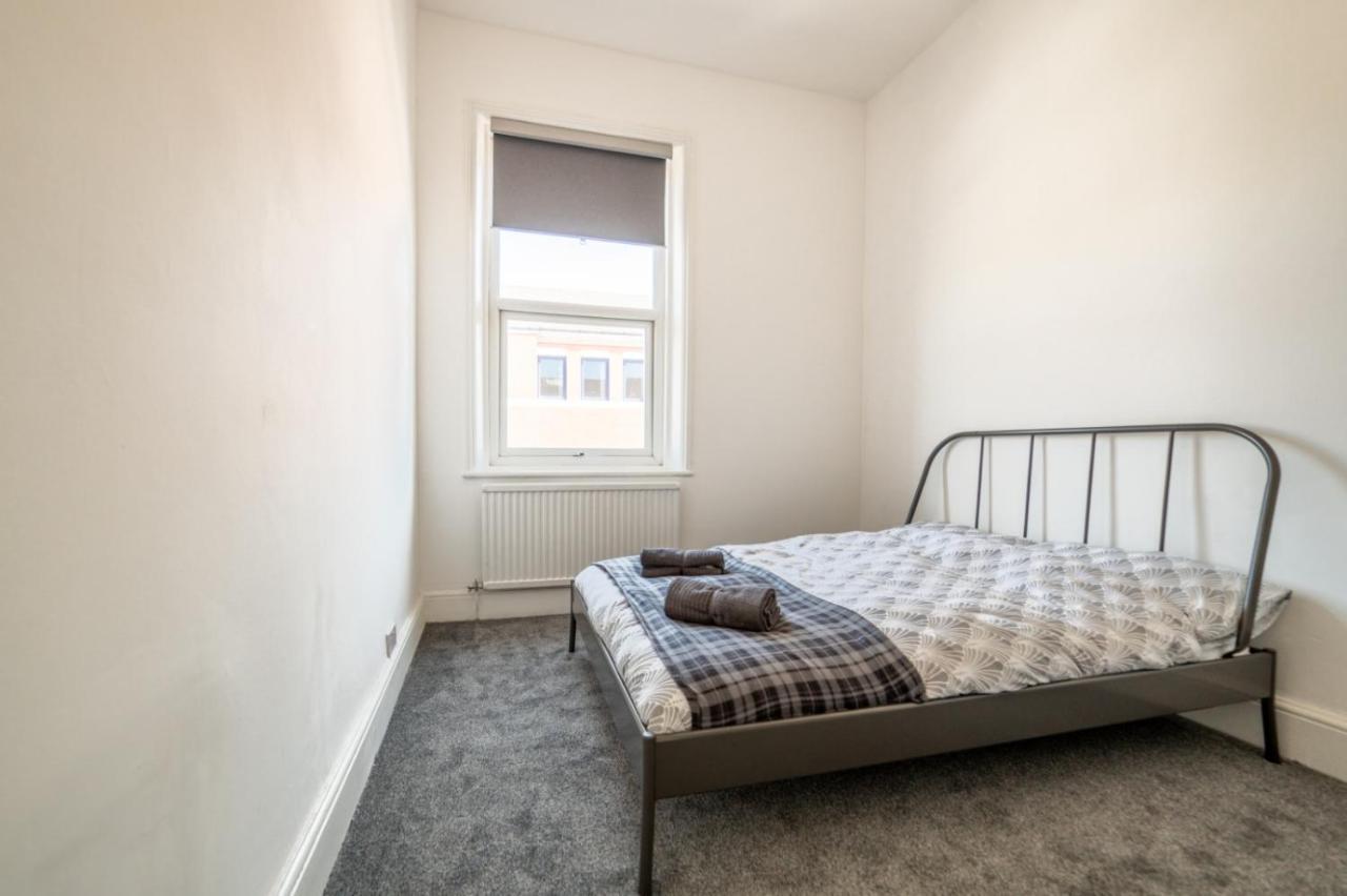 Peaky Blinders Apartment 5 Min Walk To Blackpool Tower Sleeps Up To 14 エクステリア 写真