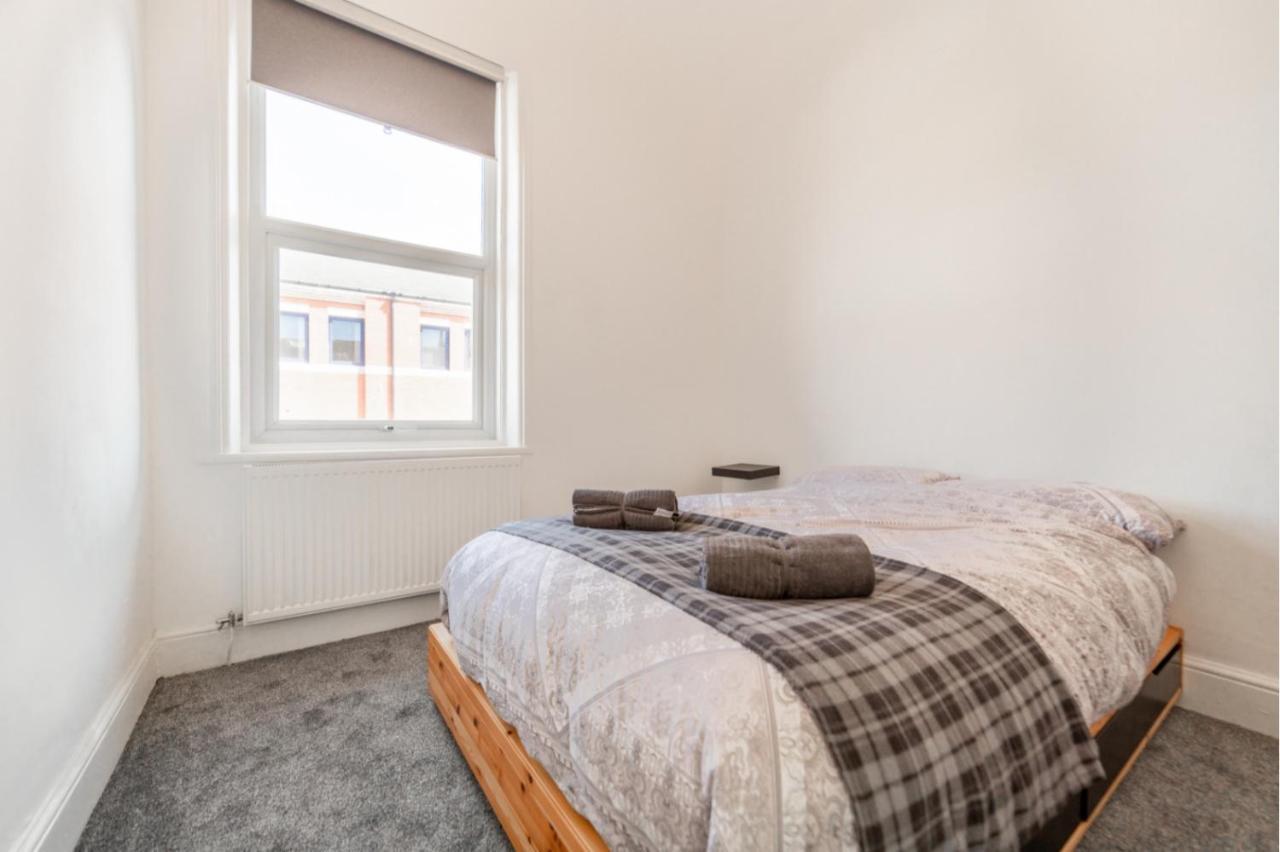 Peaky Blinders Apartment 5 Min Walk To Blackpool Tower Sleeps Up To 14 エクステリア 写真